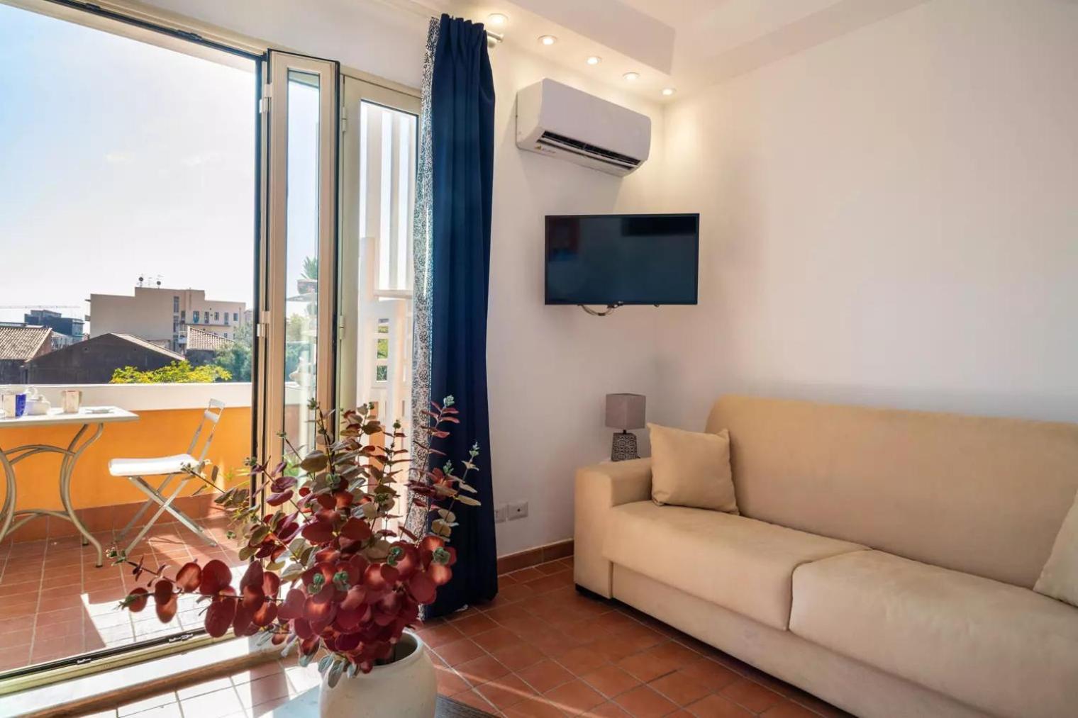 La Terrazza Sul Cielo Apartment คาตาเนีย ภายนอก รูปภาพ