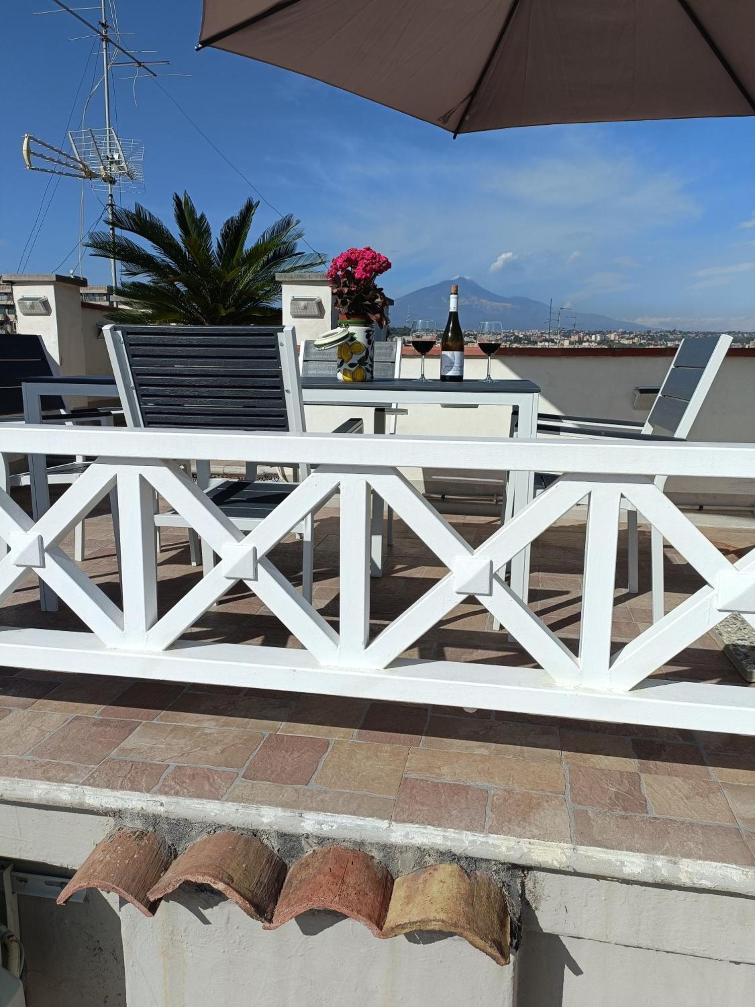 La Terrazza Sul Cielo Apartment คาตาเนีย ภายนอก รูปภาพ
