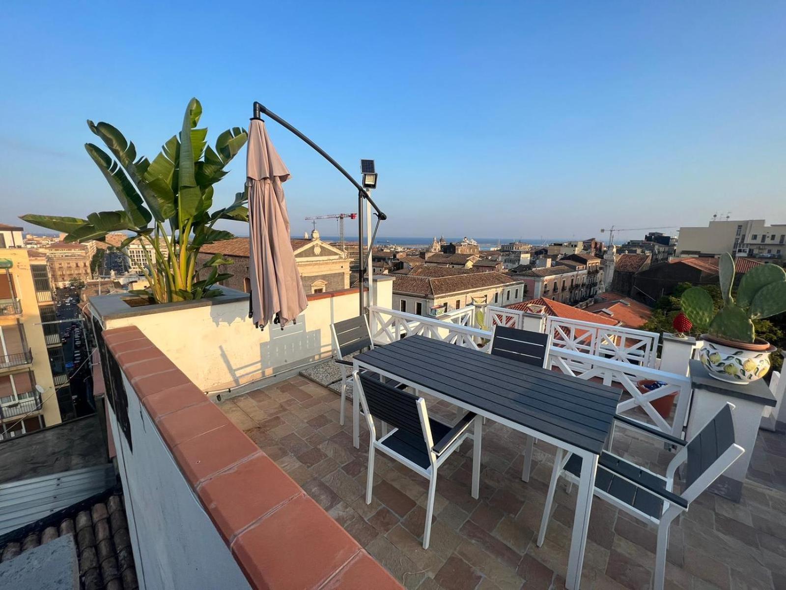 La Terrazza Sul Cielo Apartment คาตาเนีย ภายนอก รูปภาพ