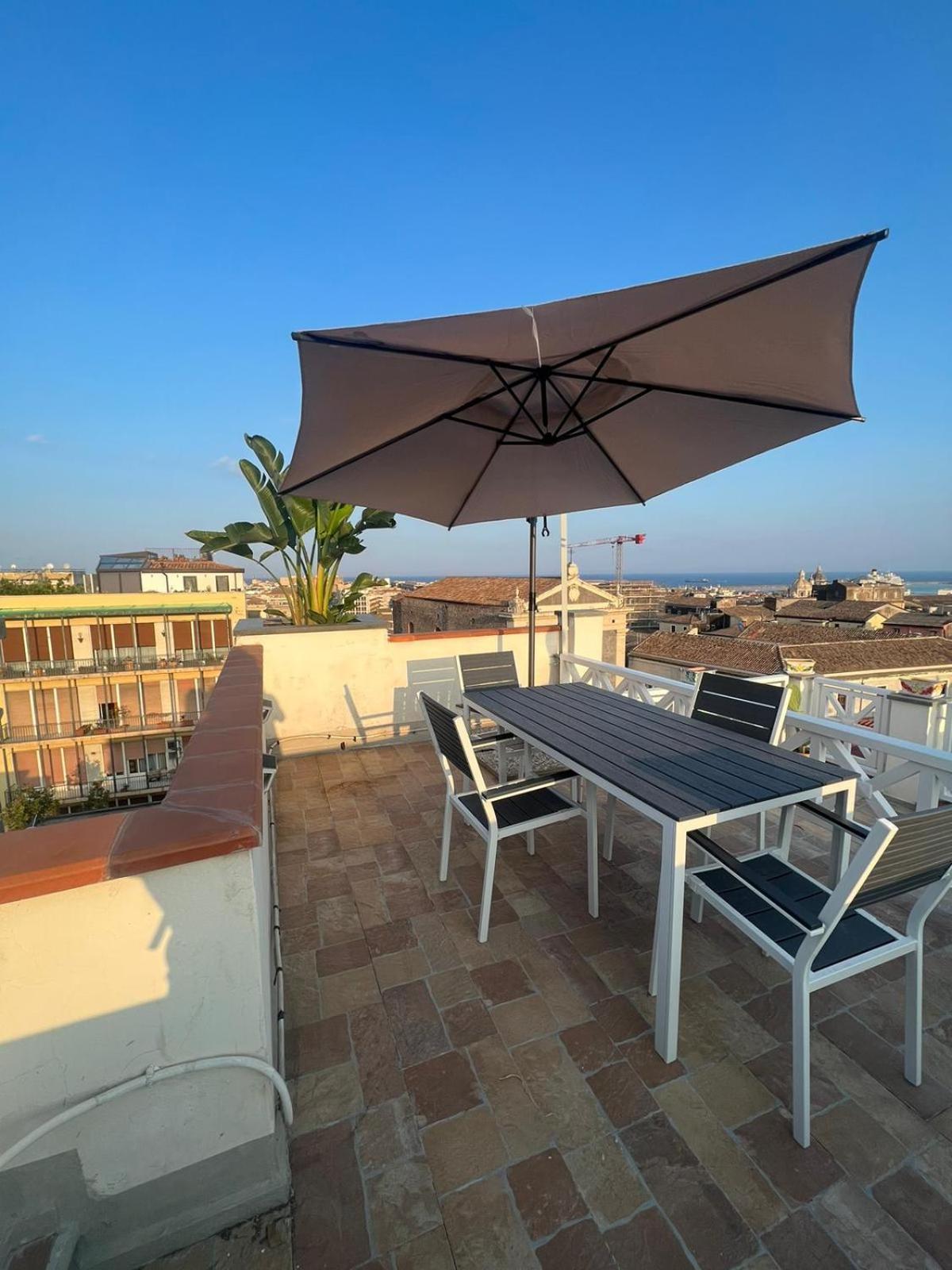 La Terrazza Sul Cielo Apartment คาตาเนีย ภายนอก รูปภาพ